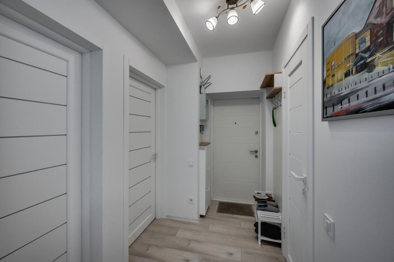 White Apartment Scandinavian Style Zaporizhia Екстериор снимка